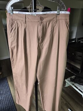 Pleated Women's Chino Pants in Light Tan